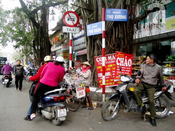 lấn chiếm vỉa hè